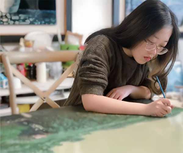 Inheritor dedicated to passing on traditional Huizhou lacquerware