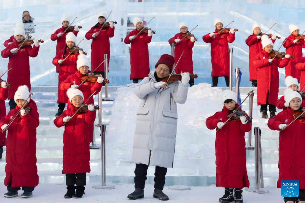 Flash mob staged to cheer on upcoming 9th Asian Winter Games in Harbin