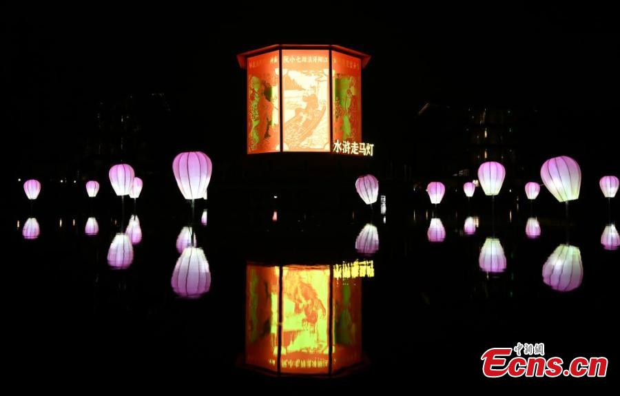 Splendid lanterns add festive atmosphere to Hangzhou