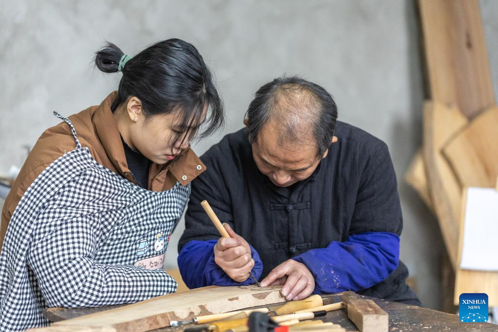 In pics: Inheritor of Liangping New Year Woodblock Prints in SW China's Chongqing