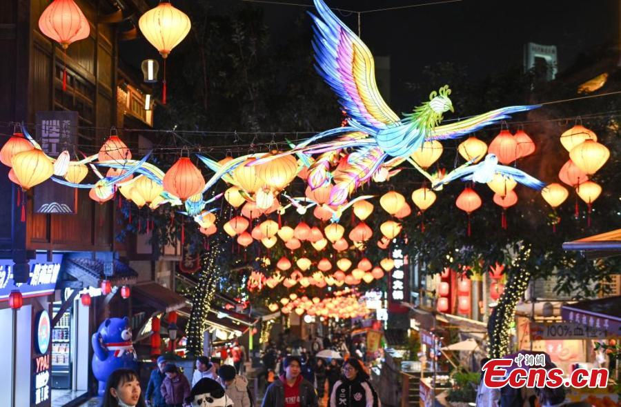 Cities hang lanterns to greet Spring Festival across China