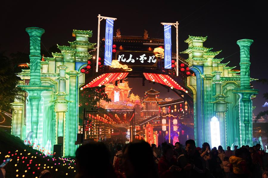 Zigong holds lantern show celebrating the Spring Festival