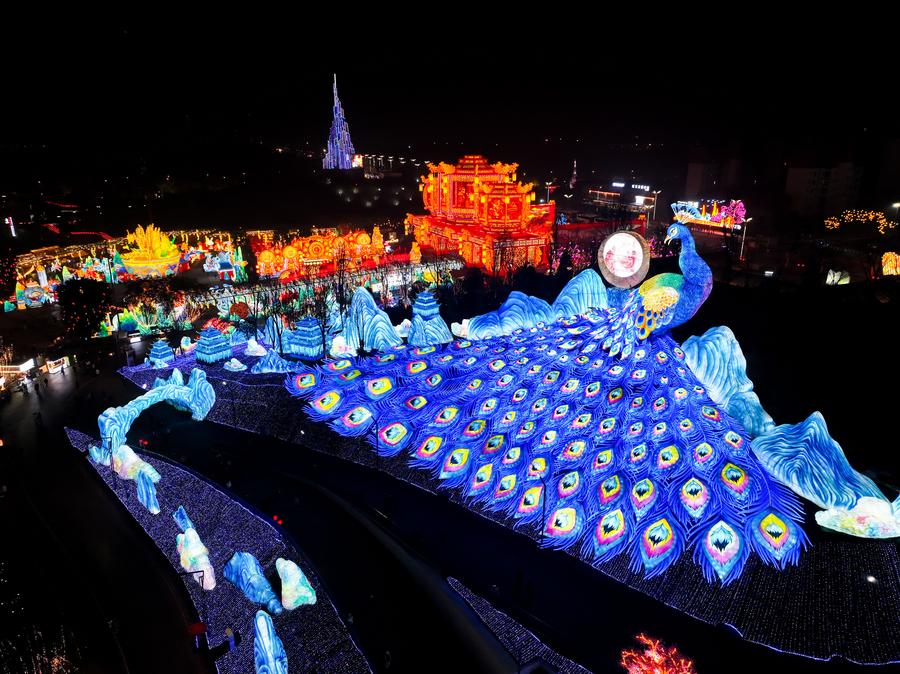 Zigong holds lantern show celebrating the Spring Festival